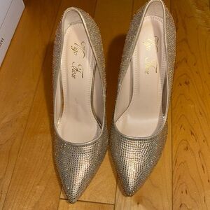 Vigo Fiore Gisele-33 Glitter Pointy Toe Rhinestone Studded Pump Size 7.5